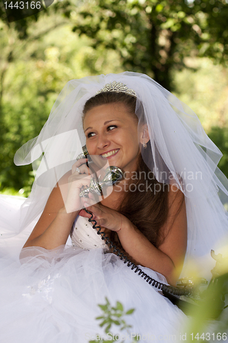 Image of The bride with telephone