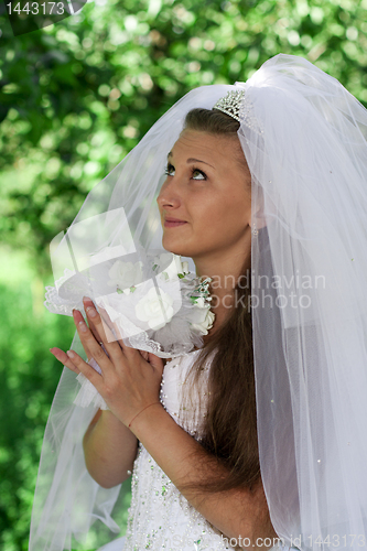 Image of Bride with bouquet