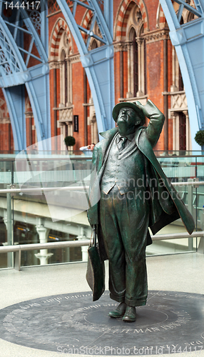 Image of Sir John Betjeman statue