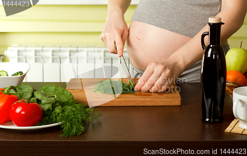 Image of pregnant woman on kitchen