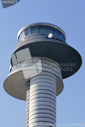 Image of airport control tower 