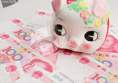 Image of piggy bank on china banknote