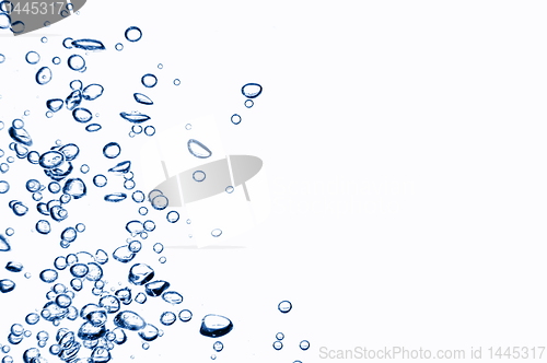 Image of air bubbles in water