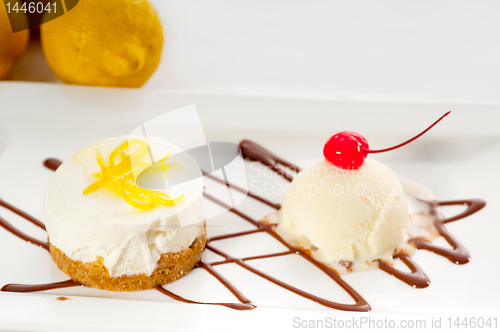 Image of  lemon mousse served whith lemon peel on top