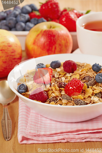 Image of muesli with fresh berries