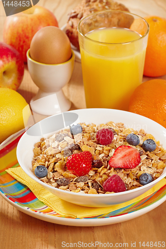 Image of muesli with fresh berries