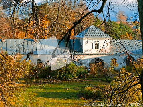 Image of gate in autumn