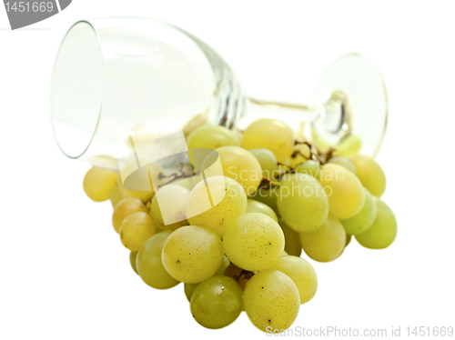 Image of wineglass and grape