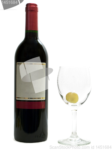 Image of red wine with wineglasses and grape