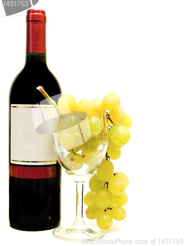 Image of red wine with wineglasses and grape