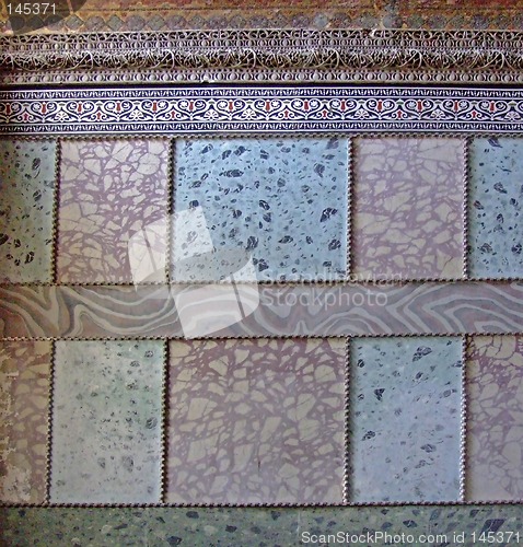 Image of Islamic pattern on tiles