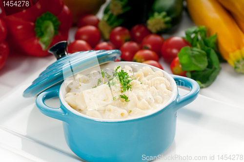 Image of mac and cheese on a blue little clay pot