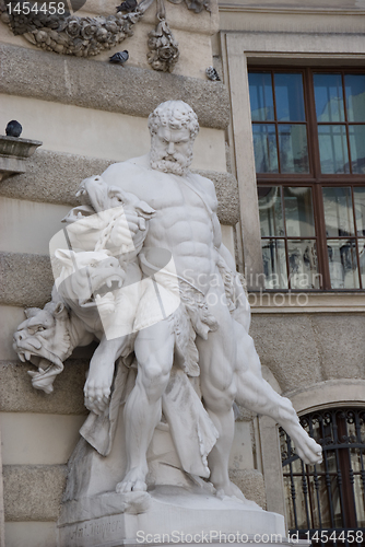 Image of Statue - fighting with wolves
