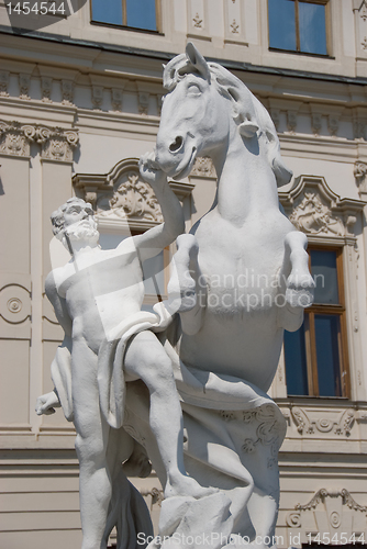 Image of Statue in front of Belvedere Palace 2