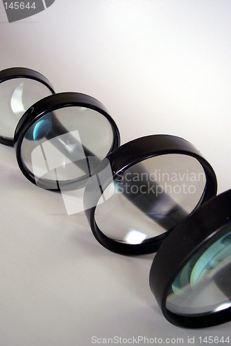 Image of line of magnifying glasses