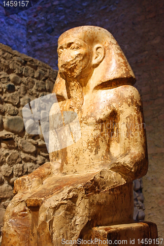 Image of Egyptian statue - close