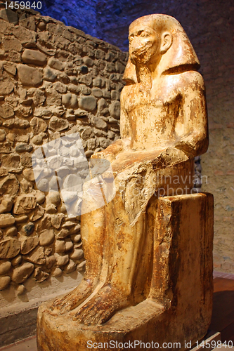 Image of Egyptian statue - entire