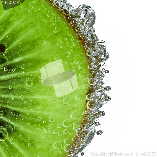 Image of kiwi with bubbles