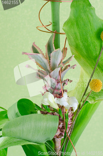 Image of decorating pineapple