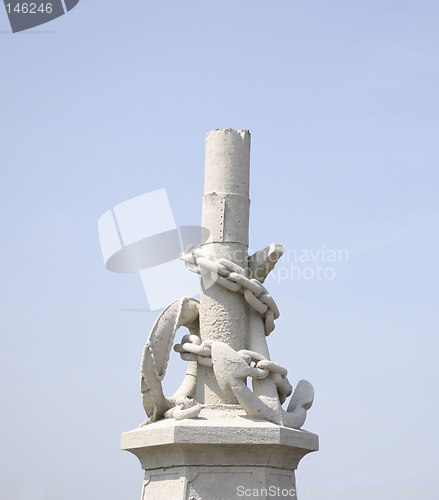 Image of anchor and lifebouy in stone