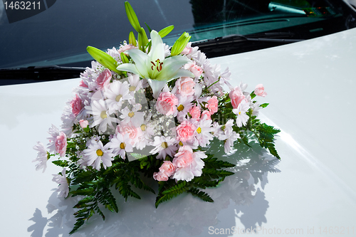 Image of Bouquet on the wedding car