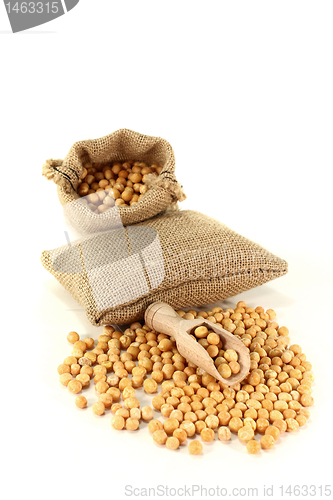 Image of yellow peas in the bag