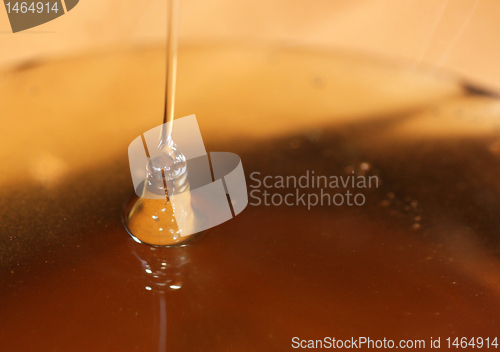 Image of pouring honey