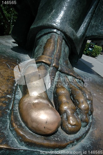 Image of lucky toe