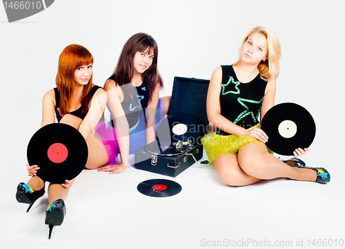 Image of Three pretty girls with gramophone