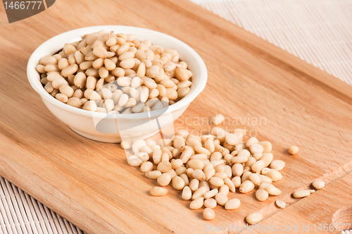 Image of pine nuts in bowl 