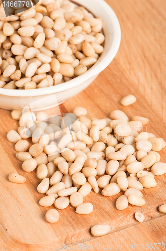 Image of pine nuts in bowl 