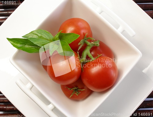 Image of Small tomatoes with basil 2