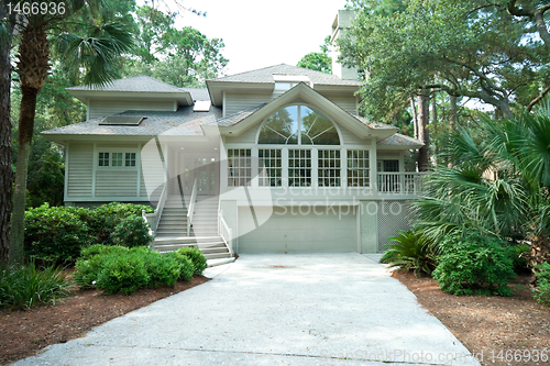 Image of Modern Upscale Single Family House in Hilton Head, South Carolin