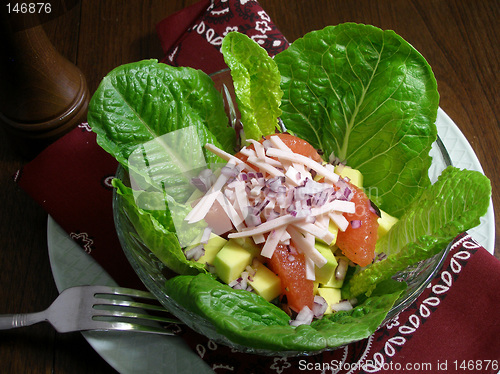 Image of Avocado salad with ham, apple and grapefruit