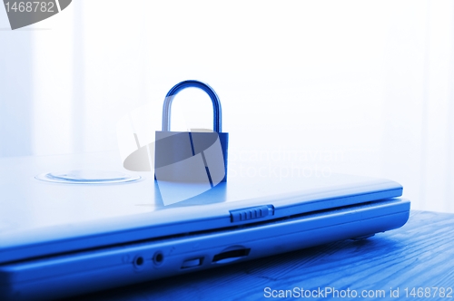 Image of notebook and padlock
