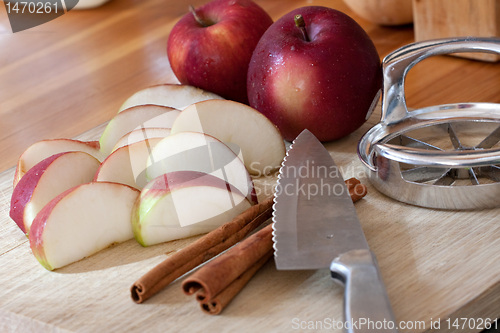 Image of Sliced Apple and Cinnamon Sticks