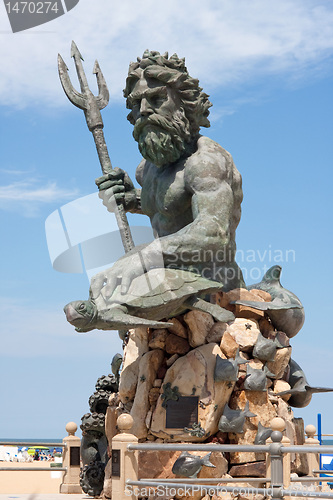 Image of Giant King Neptune Statue in VA Beach