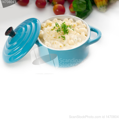 Image of mac and cheese on a blue little clay pot