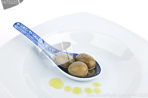 Image of Olives on  spoon.