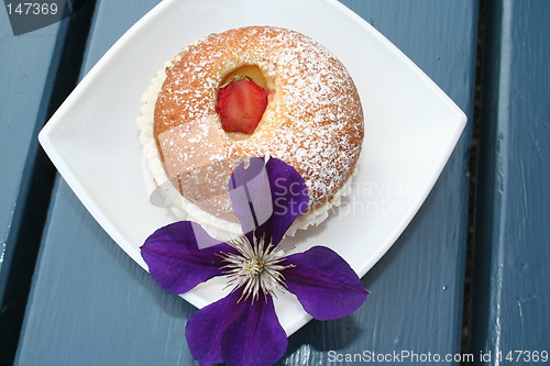 Image of Muffins together with clematis-flower