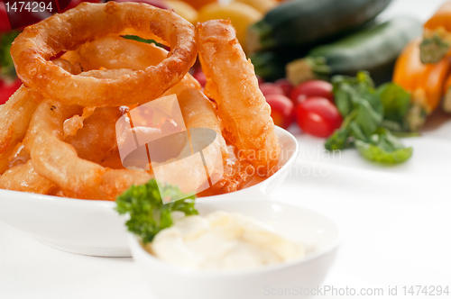 Image of golden deep fried onion rings 