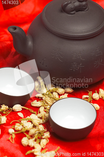 Image of jasmine tea over red silk
