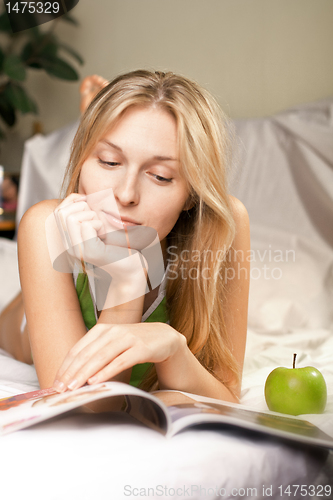 Image of beautyful woman with green apple