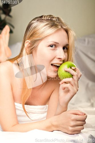Image of beautyful woman with green apple
