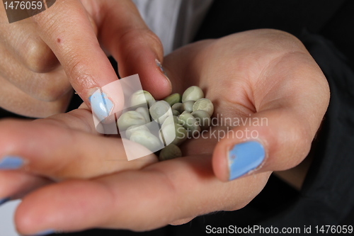 Image of counting calories / peas