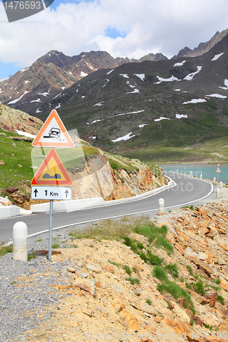 Image of Dangerous road