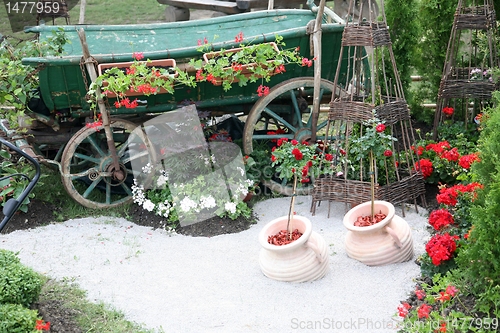 Image of old wooden cart with flowers