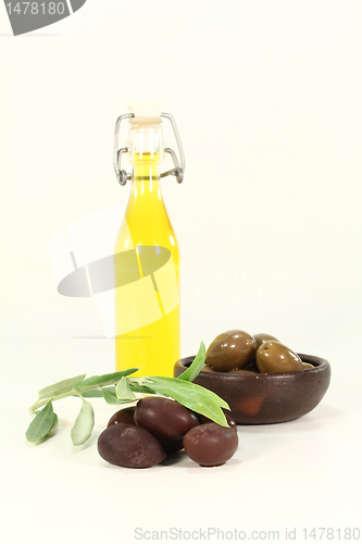 Image of fresh Olive oil