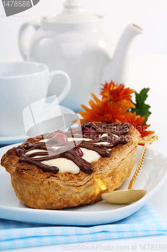 Image of Puff pastry cake with lemon cream.