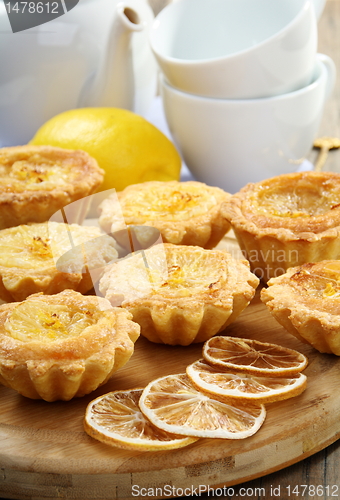 Image of Sandy pastry with lemon filling.